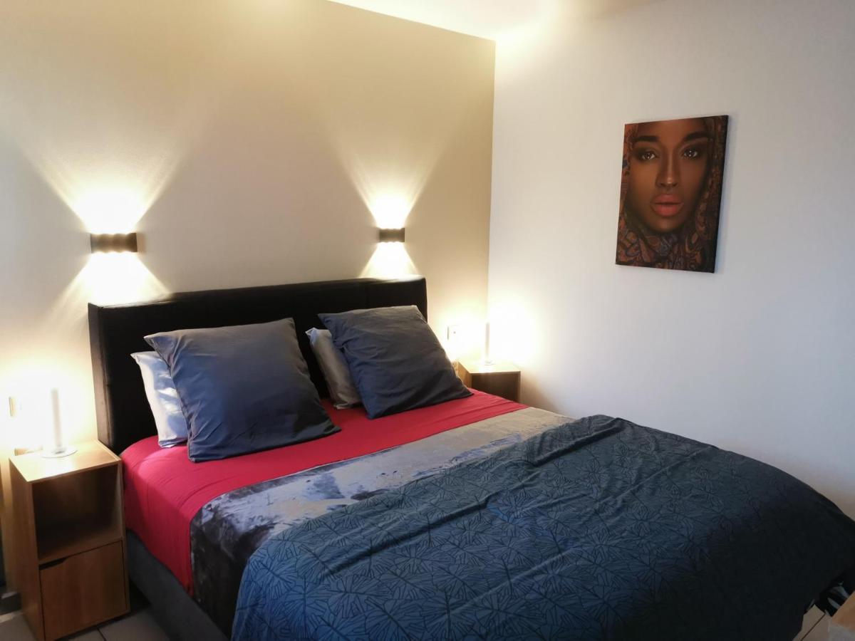 Hostal 170 Room 15 Service Appartement Le Tampon Bagian luar foto