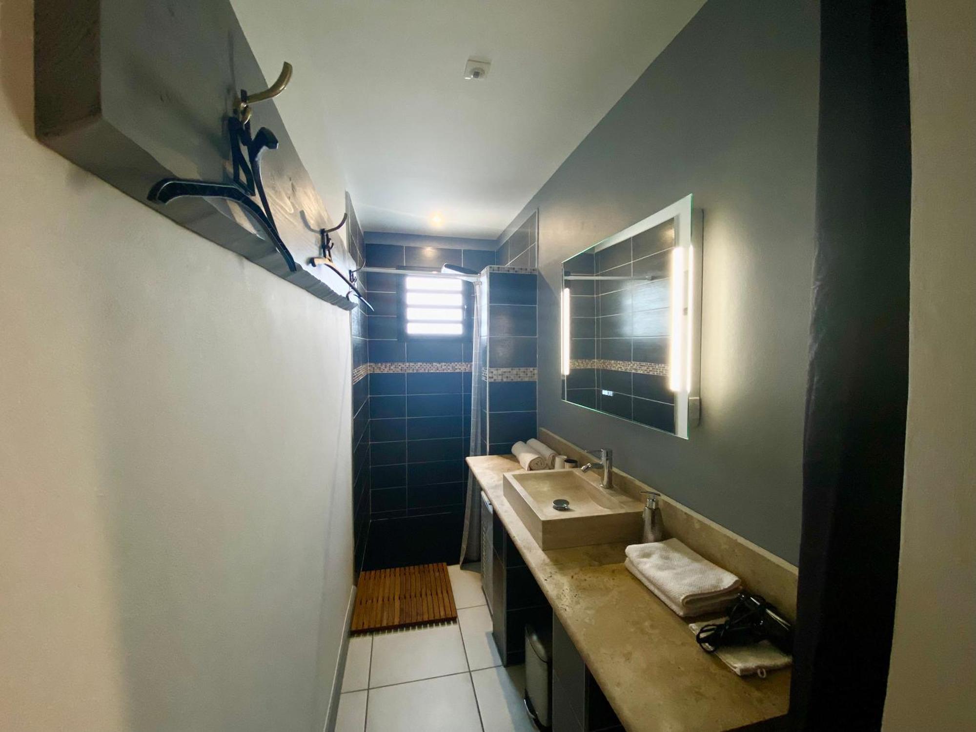 Hostal 170 Room 15 Service Appartement Le Tampon Bagian luar foto
