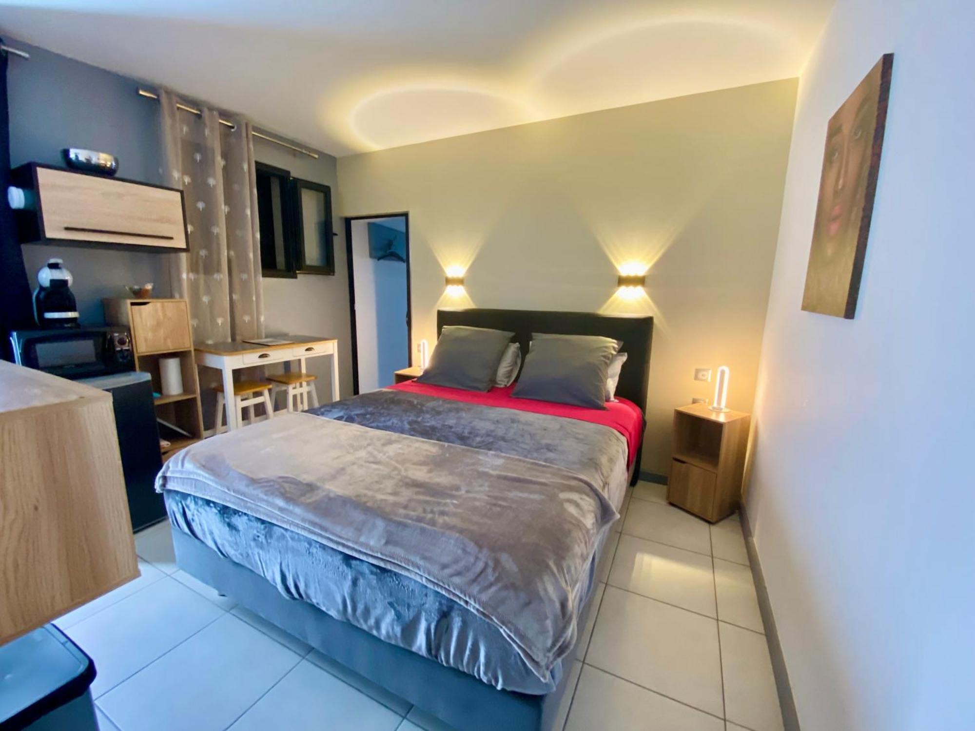 Hostal 170 Room 15 Service Appartement Le Tampon Bagian luar foto